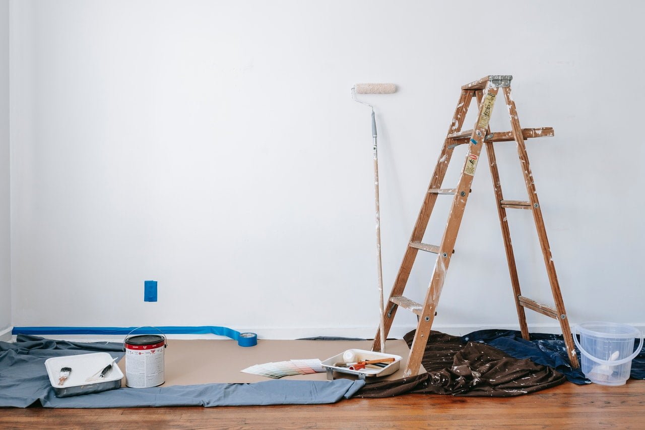 a ladder and a table